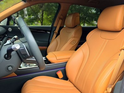 2025 Genesis GV80 photo 8