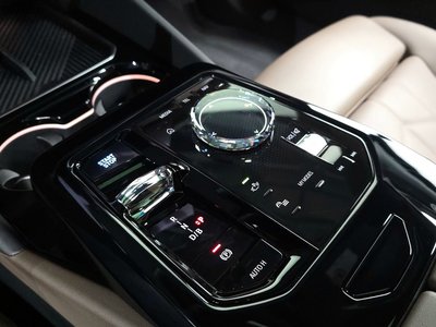 صورة 9 لـ 2025 BMW I5