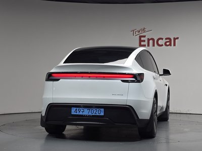 TESLA MODEL Y - 4