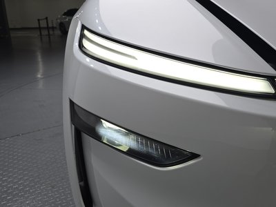 TESLA MODEL Y - 9