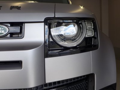LAND ROVER DEFENDER - 8