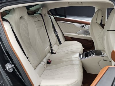 صورة مصغرة 11 لـ 2021 BMW M8