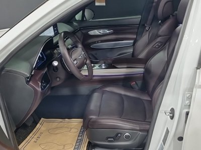 صورة 5 لـ 2021 Genesis GV70
