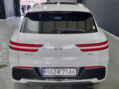 صورة 3 لـ 2021 Genesis GV70