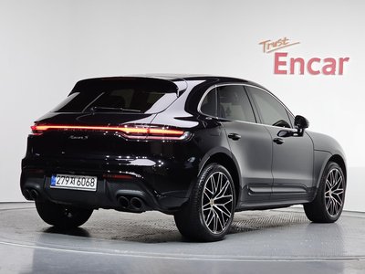 PORSCHE MACAN - 4