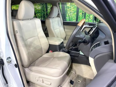 TOYOTA LAND CRUISER PRADO - 8