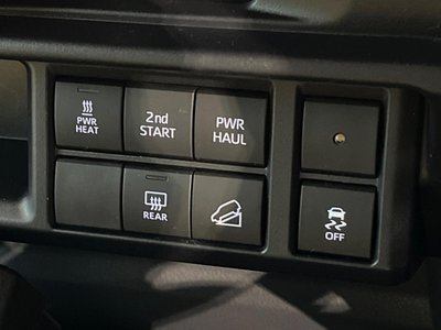 TOYOTA LAND CRUISER 70 - 6