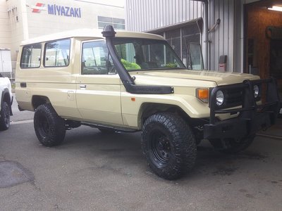 TOYOTA LAND CRUISER - 1