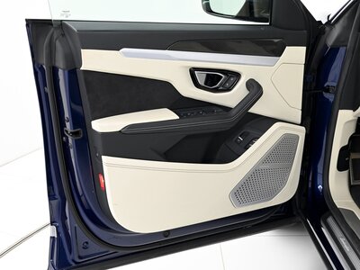 LAMBORGHINI URUS - 9