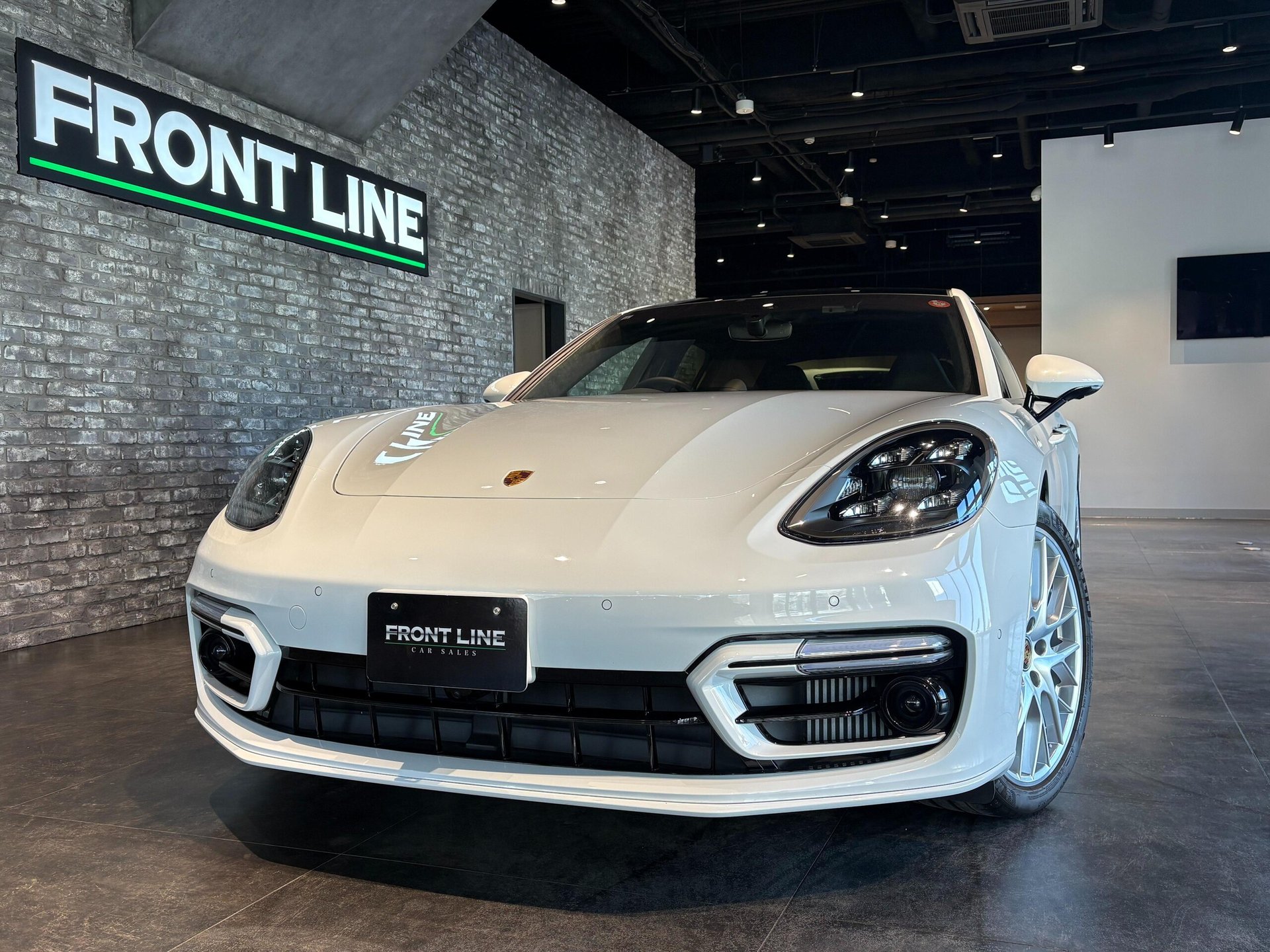 PORSCHE PANAMERA - View 1