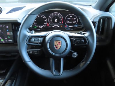 2026 Porsche CAYENNE thumbnail 16