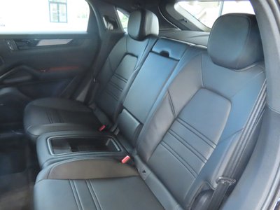 2026 Porsche CAYENNE thumbnail 13