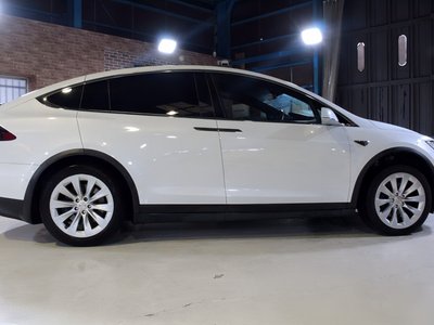 2020 Tesla MODEL X — миниатюра 24