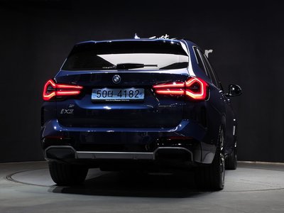 2025 BMW IX3 — фото 3