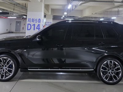 BMW X7 - 7