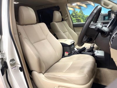 TOYOTA LAND CRUISER PRADO - 8