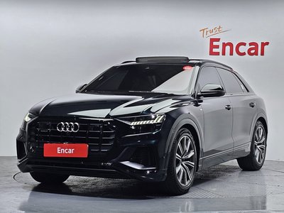 AUDI Q8 - 1