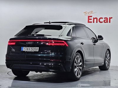 AUDI Q8 - 4