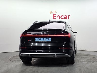 AUDI E-TRON - 4