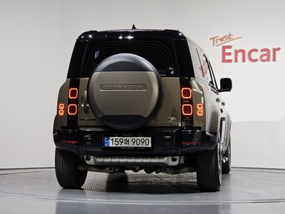 LAND ROVER DEFENDER - 4