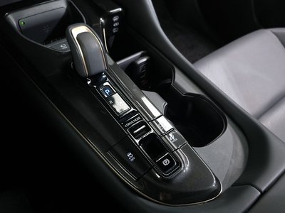 TOYOTA CROWN CROSSOVER - 9