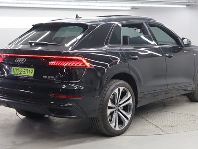 AUDI Q8 - 3
