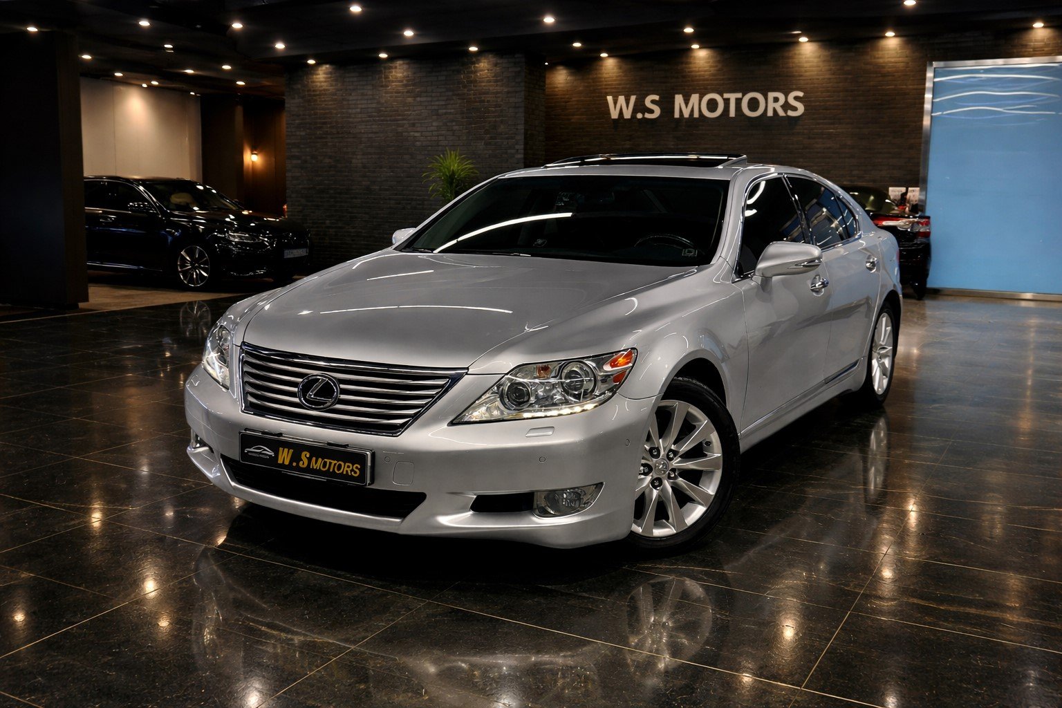 LEXUS LS - View 1