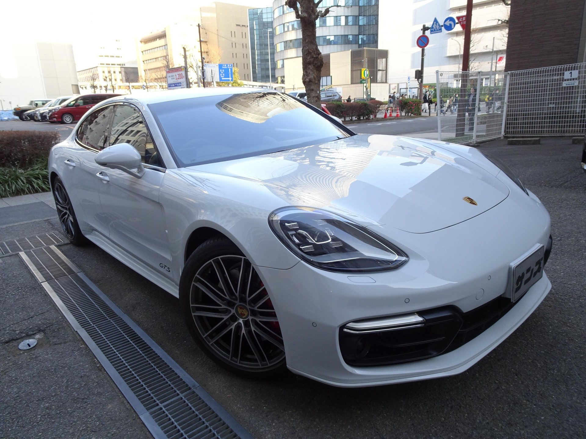 PORSCHE PANAMERA - View 1