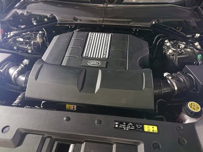 LAND ROVER DEFENDER - 10