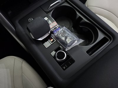 2024 LAND Rover DISCOVERY — миниатюра 12