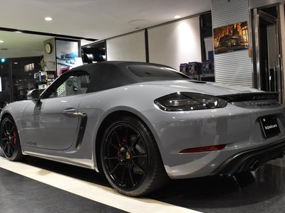 PORSCHE 718 BOXSTER - 5