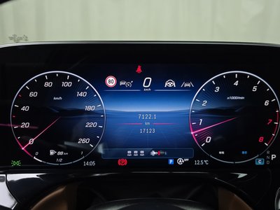 MERCEDES-BENZ E-CLASS - 8