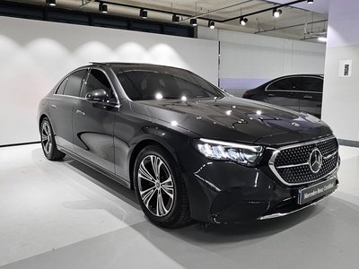 MERCEDES-BENZ E-CLASS - 1