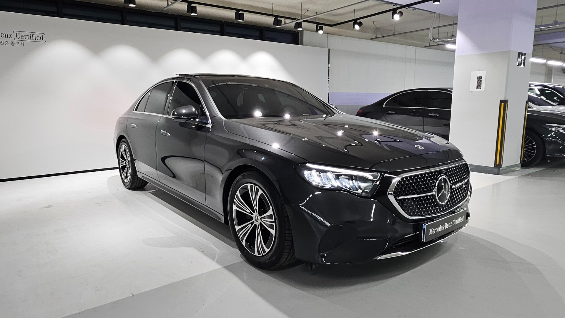 MERCEDES-BENZ E-CLASS - View 1