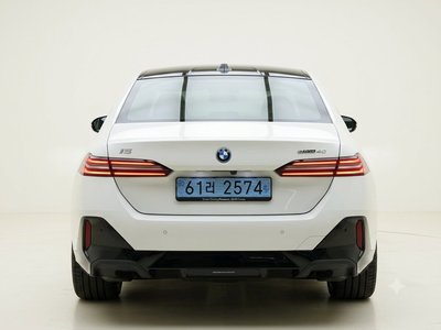 2025 BMW I5 — фото 3