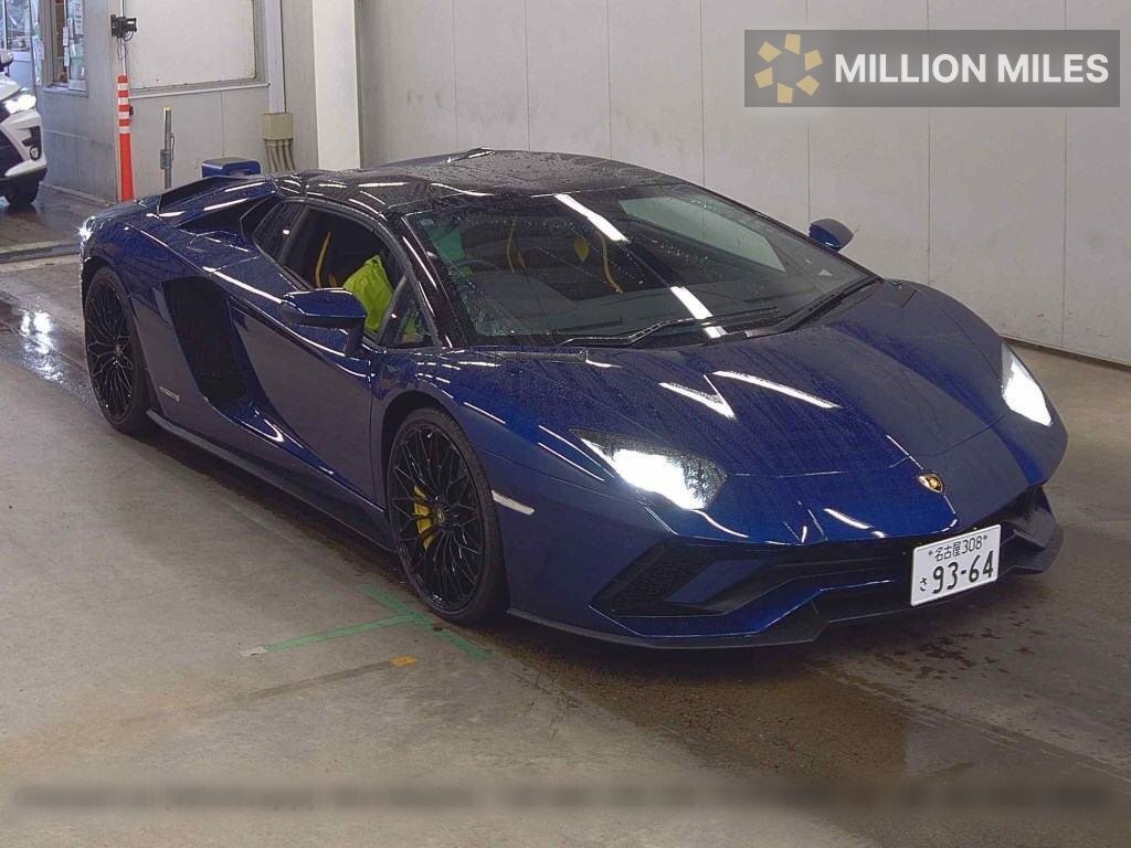 LAMBORGHINI AVENTADOR - View 1