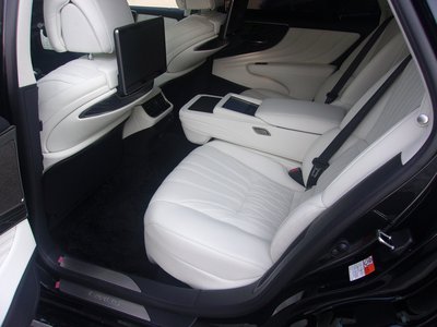 2022 Lexus LS — миниатюра 20
