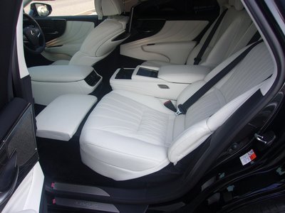 2022 Lexus LS — миниатюра 23