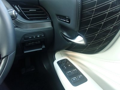 2022 Lexus LS — миниатюра 43