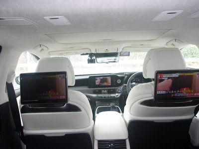 2022 Lexus LS — миниатюра 25