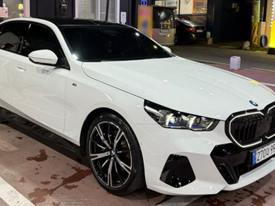 2025 BMW 5 SERIES photo 5