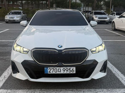 2025 BMW 5 SERIES photo 1