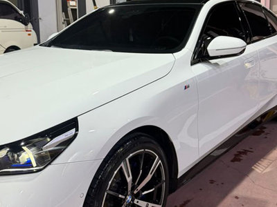 2025 BMW 5 SERIES photo 3
