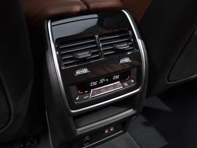 2025 BMW X5 — миниатюра 32