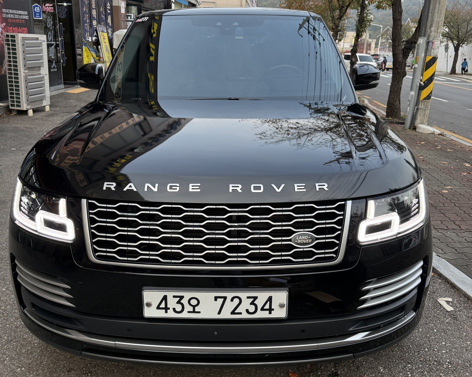 LAND ROVER RANGE ROVER - View 1