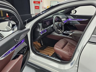 صورة 10 لـ 2023 BMW I7