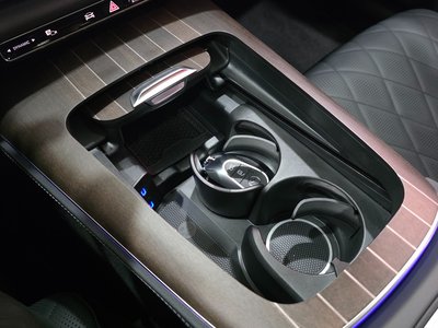صورة 9 لـ 2025 Mercedes-BENZ E-CLASS
