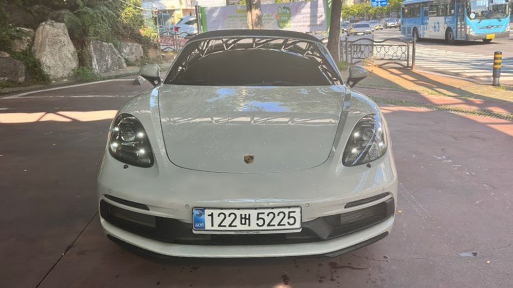 PORSCHE 718 BOXSTER - View 1