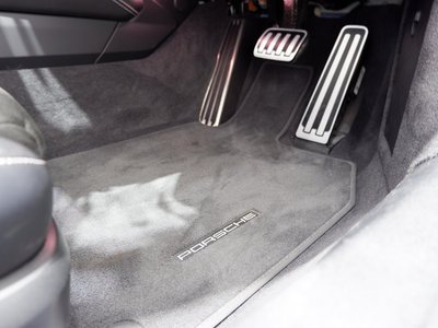 2022 Porsche 911 — миниатюра 32
