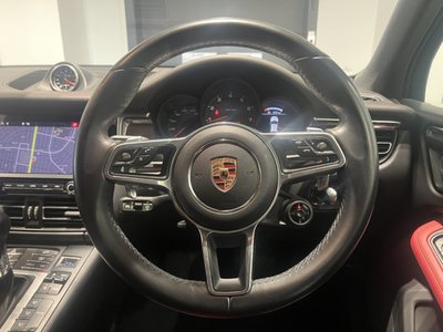 صورة 8 لـ 2020 Porsche MACAN